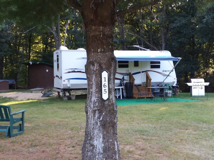 Secluded RV / camper Retreat half mile off road Campers/RVs for Rent