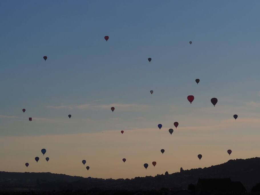 Balloons driffting past the balcony during the Ballon Fiesta