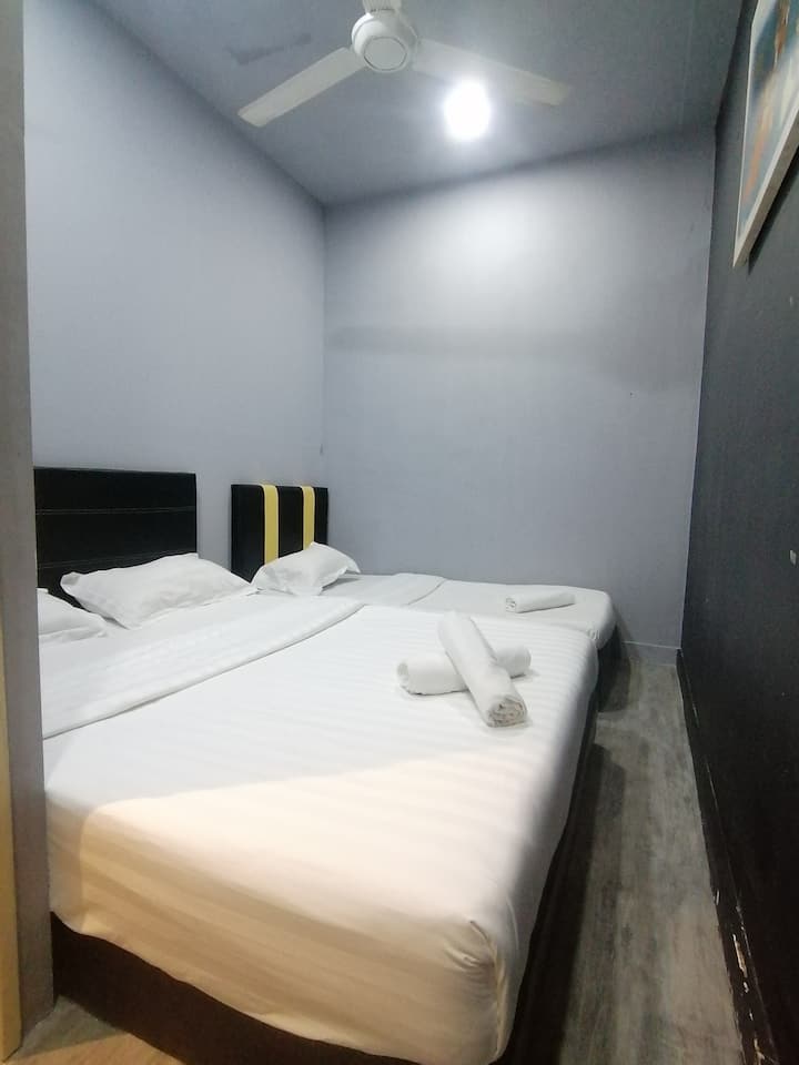 ห้องนอนที่ 3
-2 เตียงควีนไซส์
-1 เตียงเดี่ยว