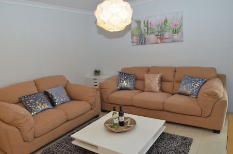 5 Bedrooms and 2 Bathrooms near Ascot Racecourse!!