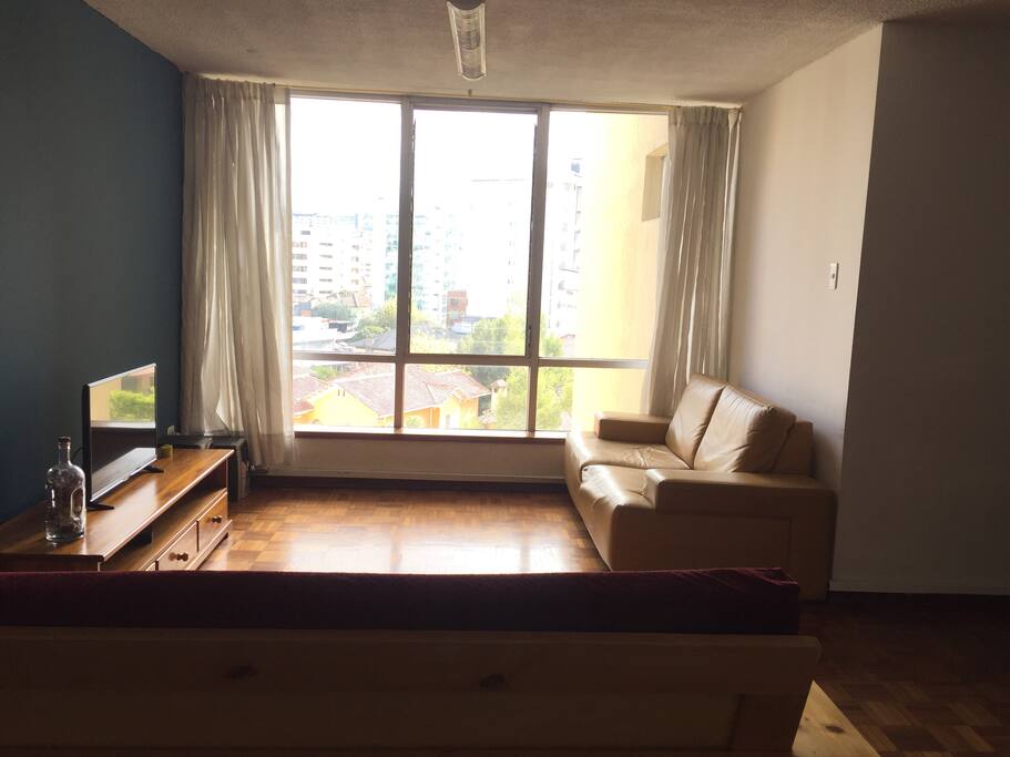 Sala con una bonita vista de la ciudad