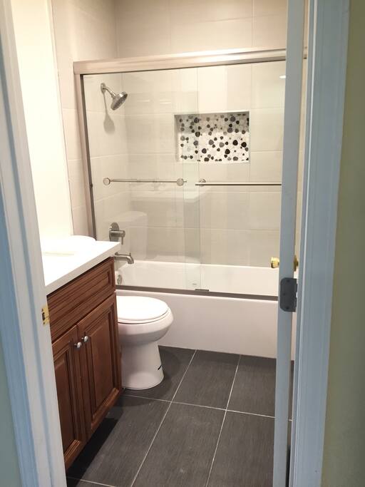Upstairs Middle Bath