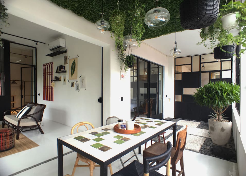 Enter the apartment via a secured COURTYARD garden (part of your space when you book this 3-bedroom Apt)