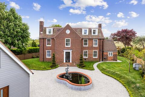 The Officers House - Contact 4 Huge Discounts