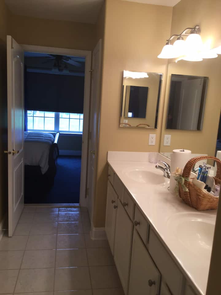 Dvojité umývadlo v kúpeľni Jack a Jill 