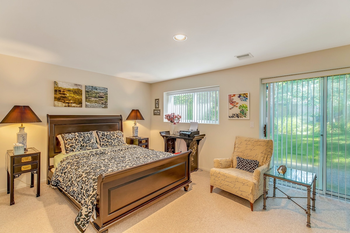 Benedenverdieping met queensize bed