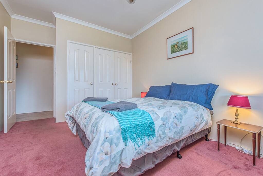 Boomerang Queen Room