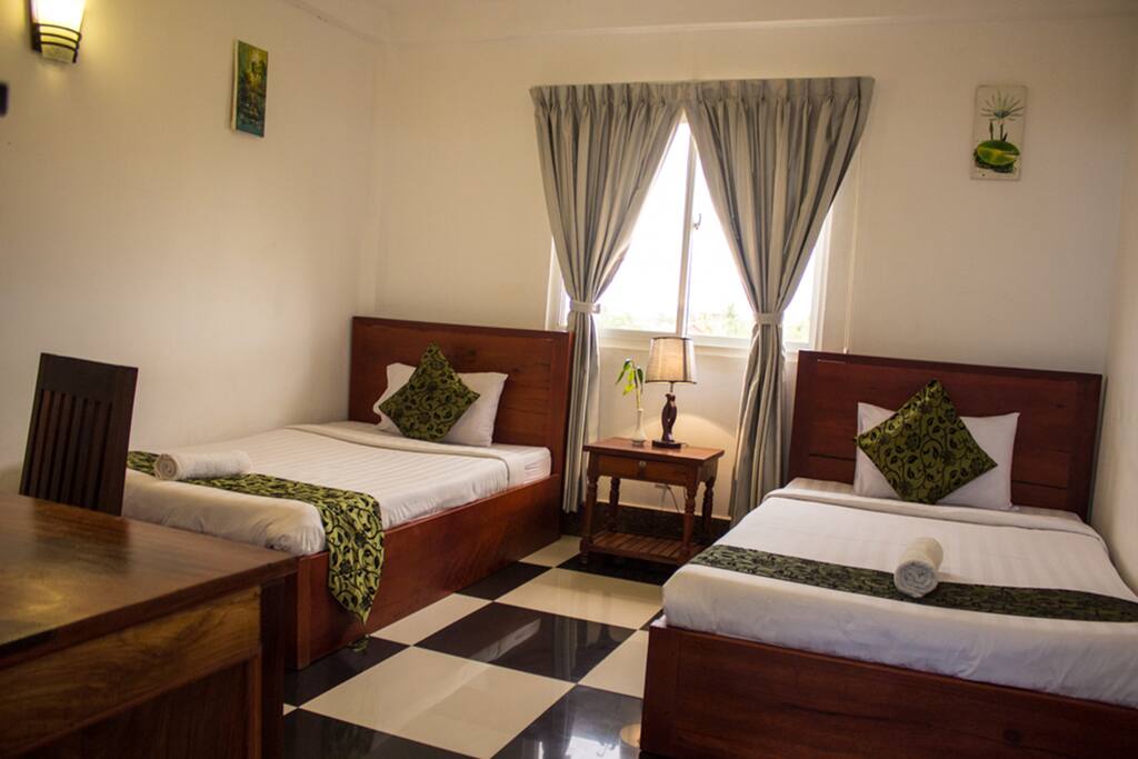 The twin bedroom has 2 twin size beds