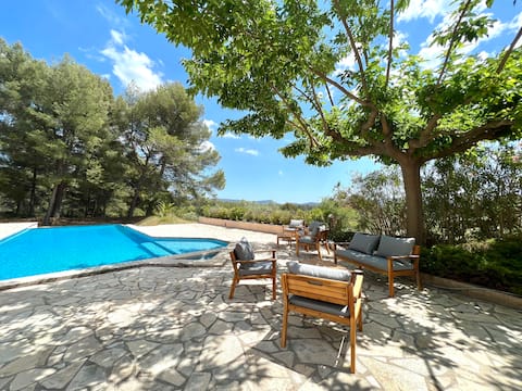 Air-conditioned Provençal villa for 10 people