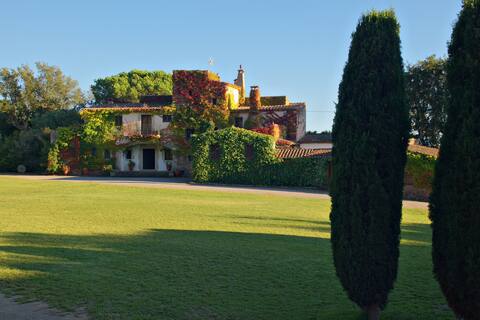 RUSTIC VILLA ON THE SEA FRONT. AMAZING VIEWS