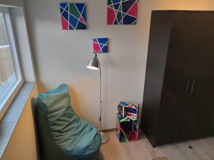 Bedroom with reading nook 