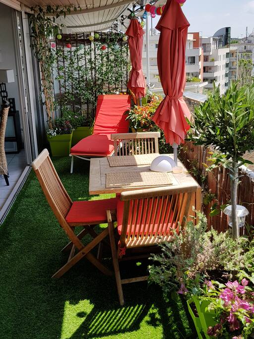Repas possible à 4 sur la table dépliante.
