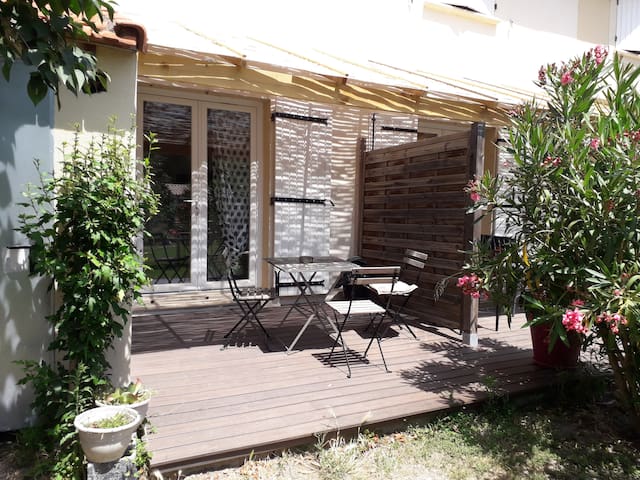 Appartement avec terrasse et  piscine
