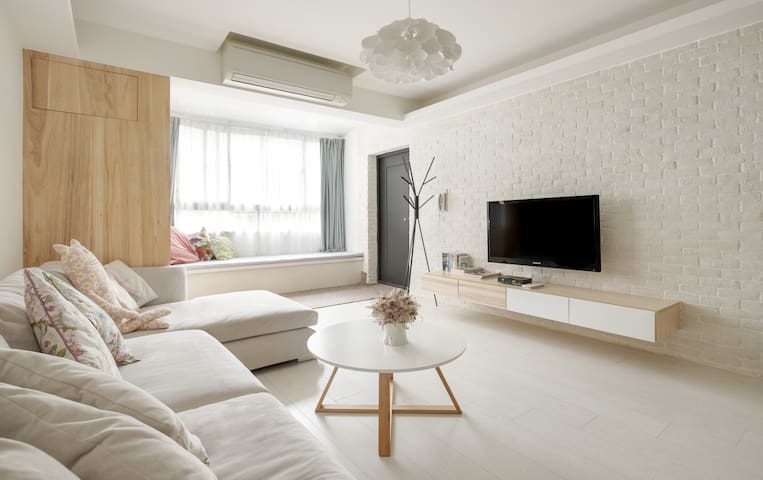 Scandinavian Apt, 3 Ensuites , 8 mins to MRT!