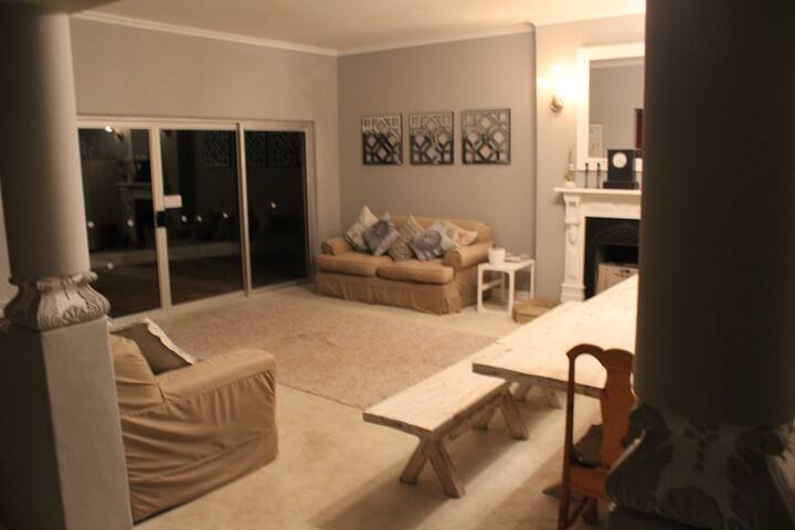 Seaside House in superb setting – Cape Town gallery image 3