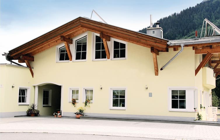 Airbnb®| Saint Anton am Arlberg – Ferieboliger og steder at bo ...