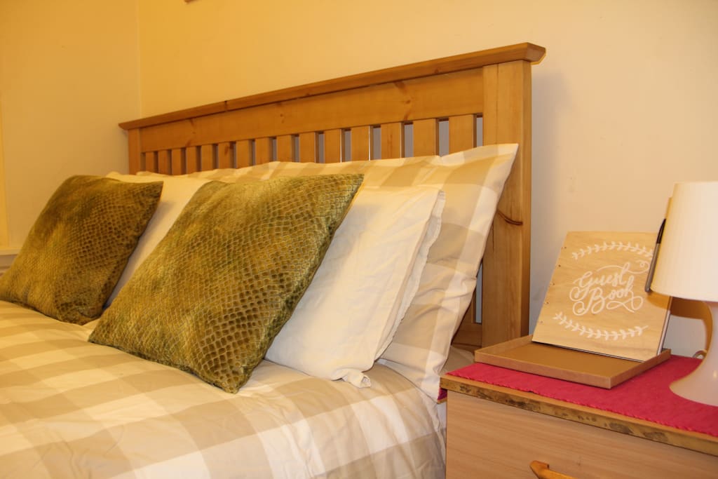 Room 2E Room 2. Two double bed sized suitable for 4 person.