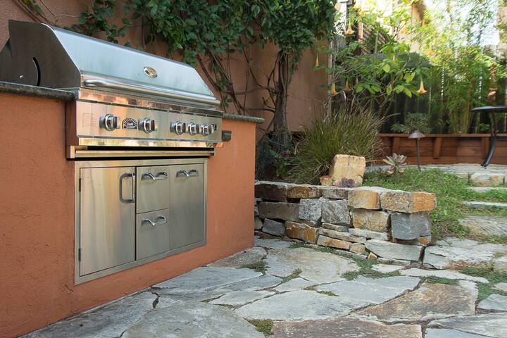 Rockridge Beauty near Rapid Transit gallery image 3