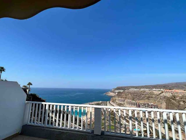 Entire home with 1 bedrooms in Puerto Rico de Gran Canaria - Apartment with ocean view, Wi-Fi