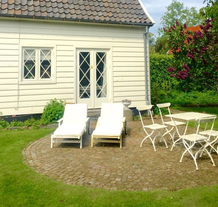 The other terrasse with sun deck chairs and table set