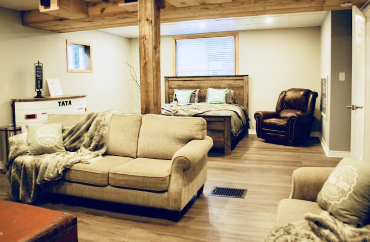 Airbnb Moonstone Vacation Rentals Places To Stay Ontario