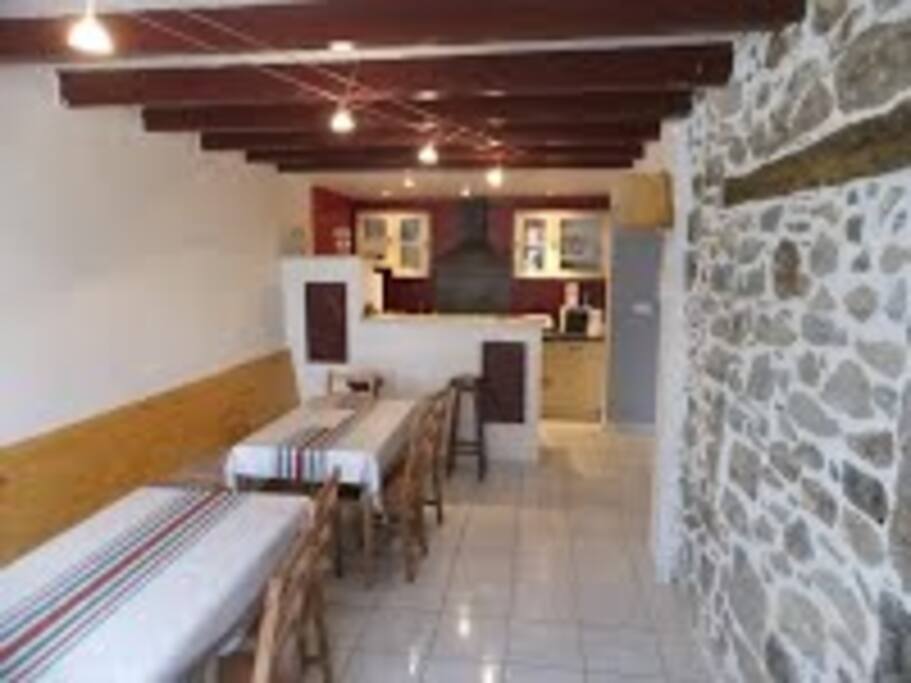 Salle à manger et cuisine