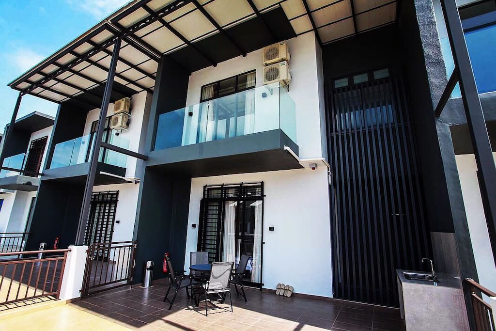 U-ME Suites - 9 Bedroom Private Villa