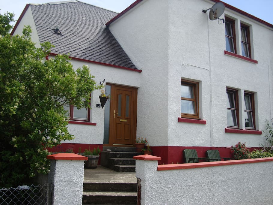 Front of house, small garden to front