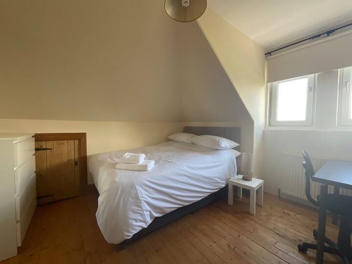 Habitación con cama 5 