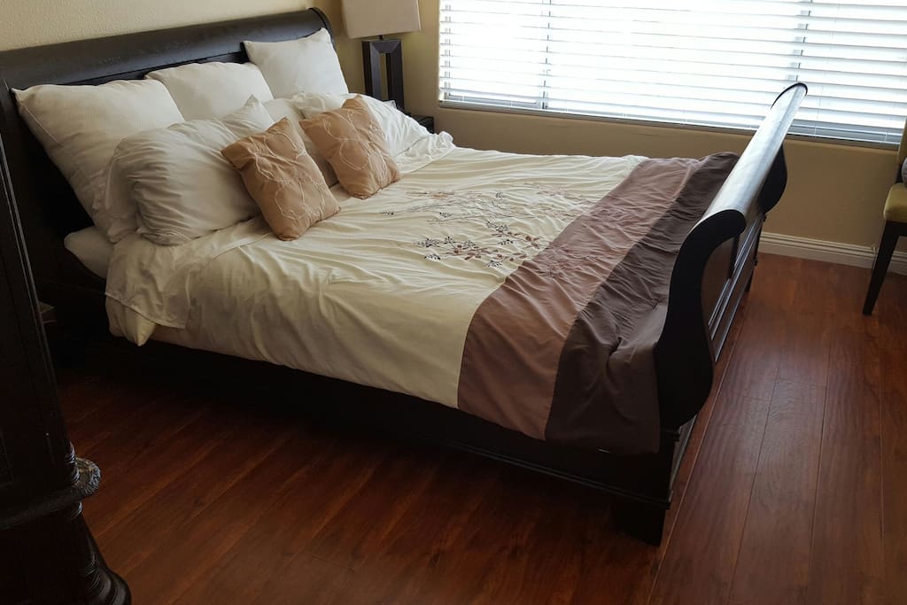 Super comfy KING sized sleigh bed suite