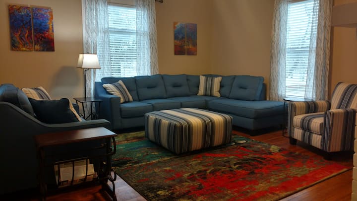 #424 Downtown Florence Home Close To Everything! - Florence, AL