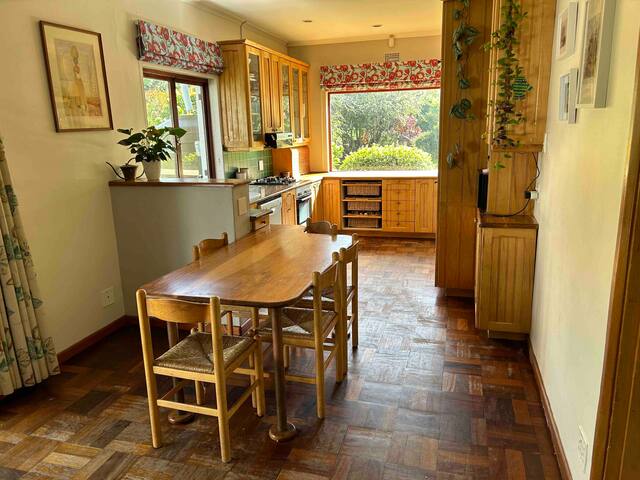 Tuckaway: Sunny family home gallery image 4