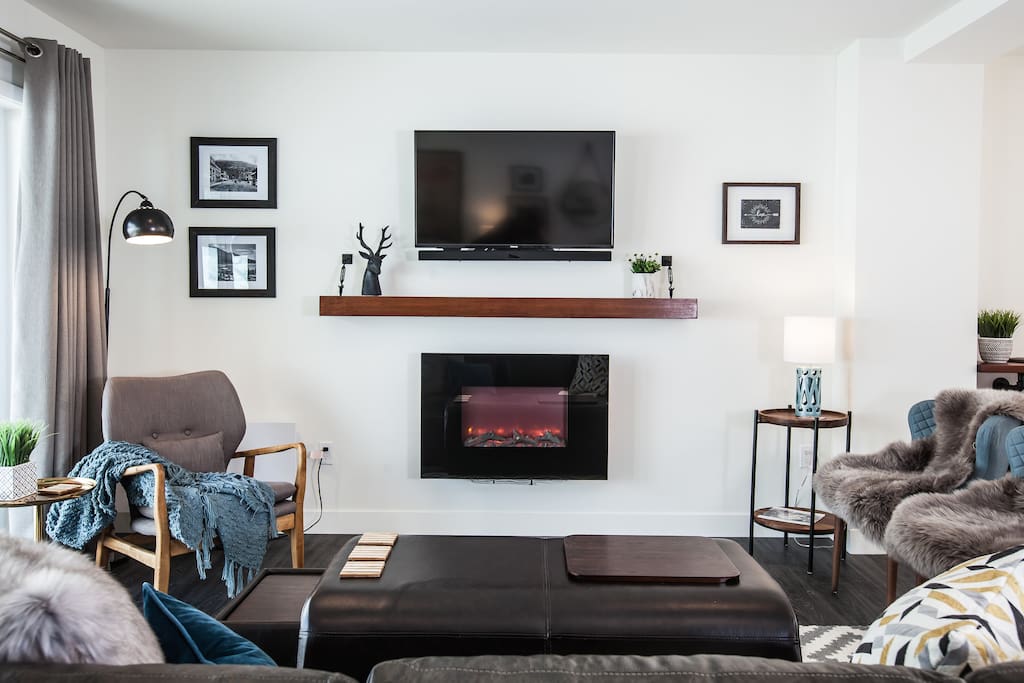 Living room with fireplace, TV, Satellite, Apple TV, Chromecast and Netflix
