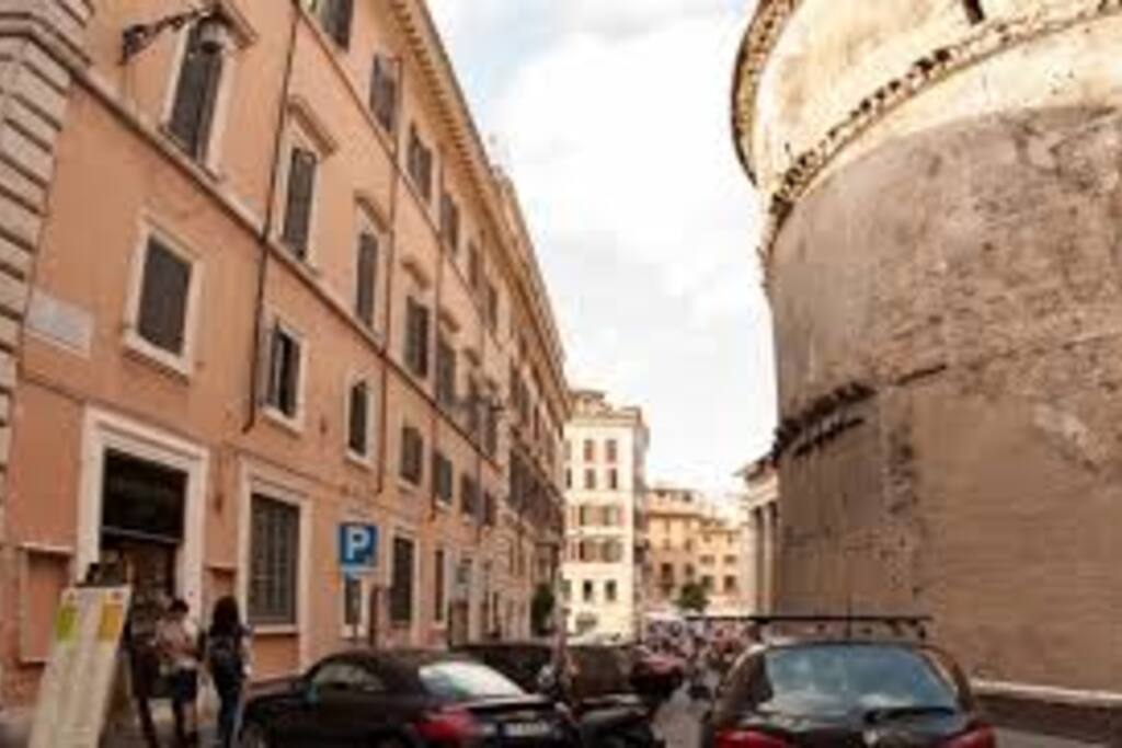 Dal portone di entrata