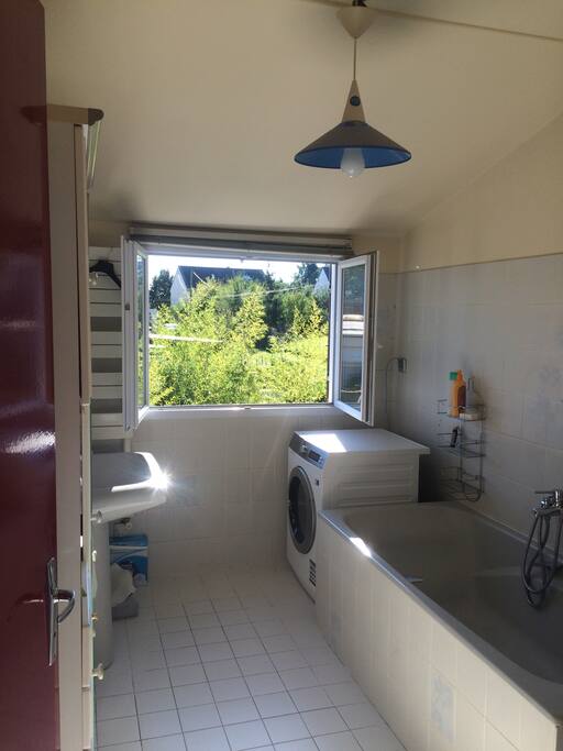 9 mètre carrés de Salle de bain