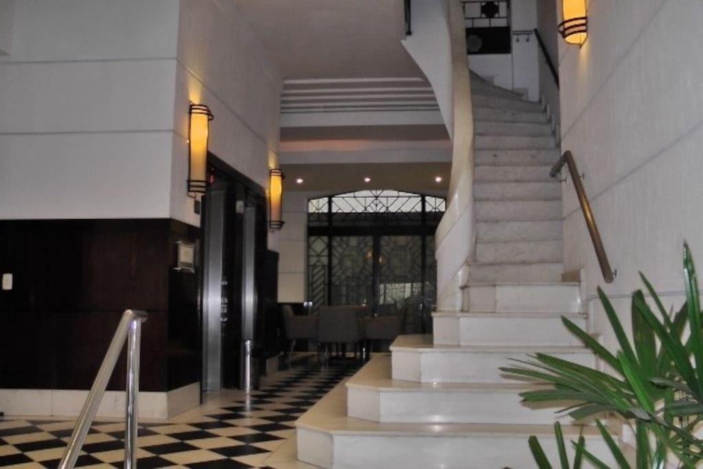 Escada do lobby - aceso elevadores