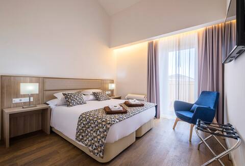 Casa Amarela 24-26 (Azores Premium at city center)
