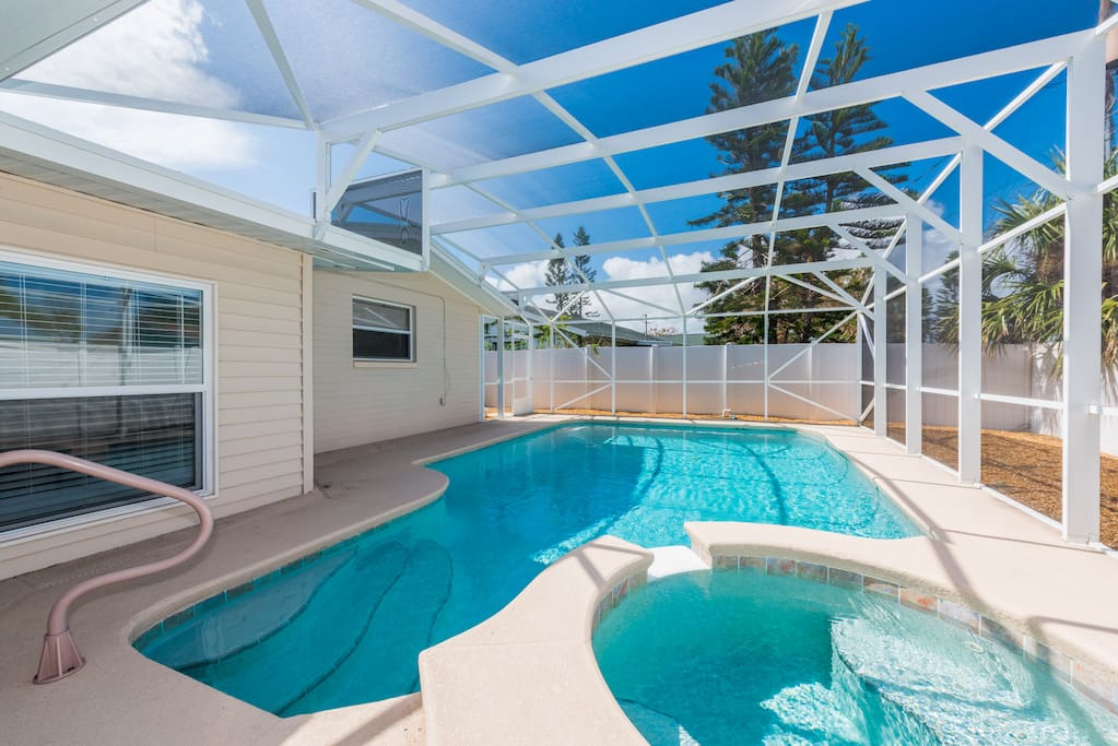 Pool & hot tub