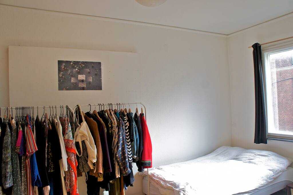 The room (120x200 cm bed)