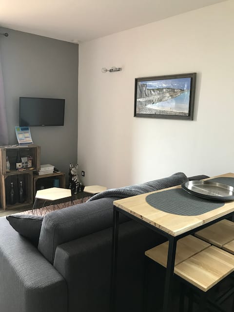 Studio-de 50 mètres de la mer en "rez de jardin"