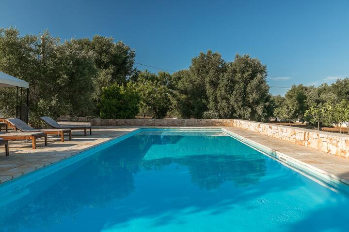 Trulli with swimming pool gallery image 3