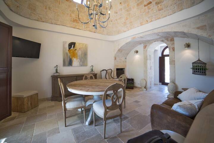 Magnificent panoramic trullo gallery image 3