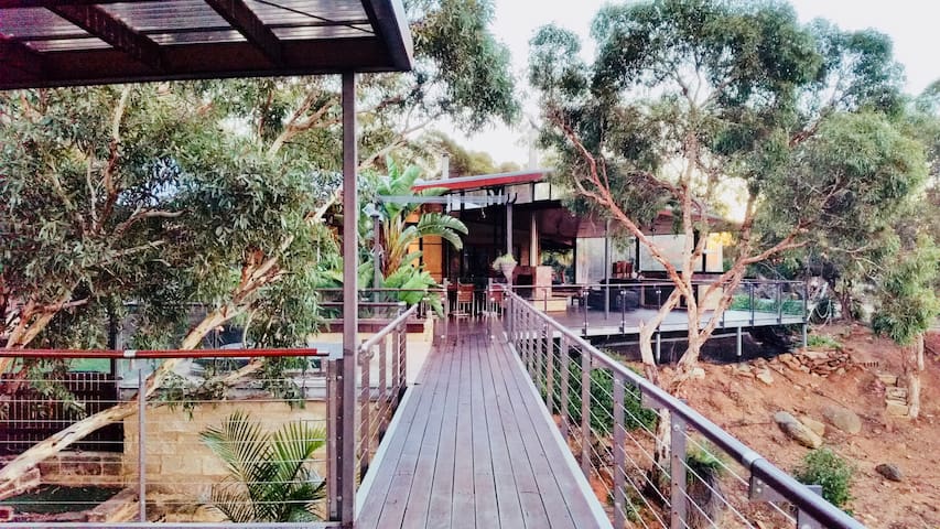 Treehouse in the Australian bush! gallery image 2