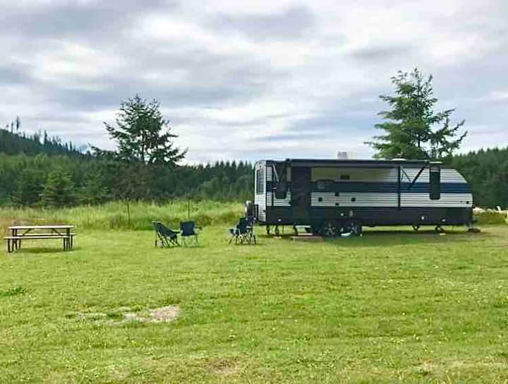 Darling Camper in den Olympischen Bergen Lulu Wohnwagen zur Miete