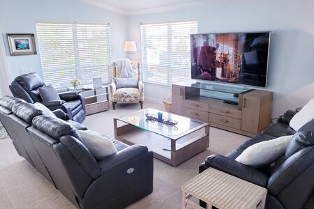 Beach to Bay Views!<100yards to Beach, Bay & Parks