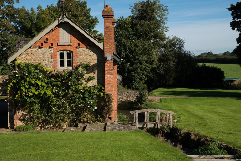 Mill Cottage, Cotswolds - Guesthouse for Rent in Stourton 