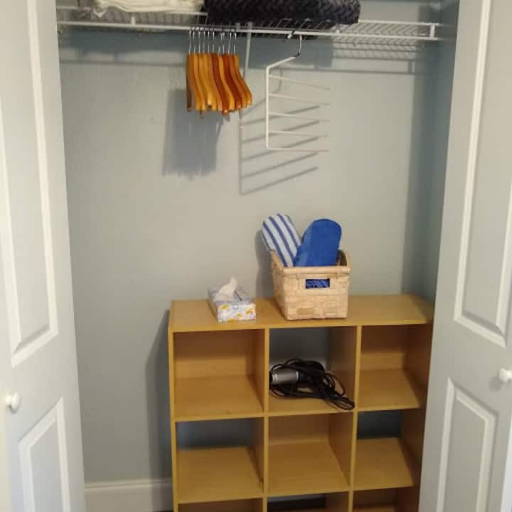 房客在住宿期间可使用沙滩毛巾和便携式沙滩椅。吹风机和衣架，方便您使用。