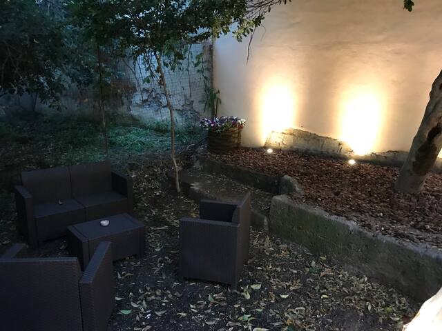 B&b, la casa di flora centro storico Giardino. gallery image 2