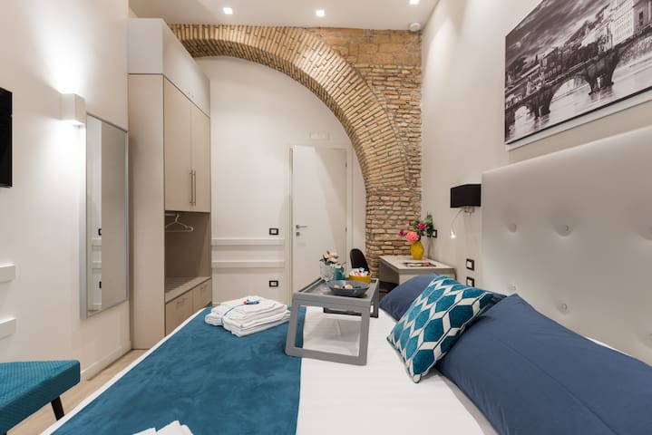 Trastevere: Historic apartment in the iconic alley