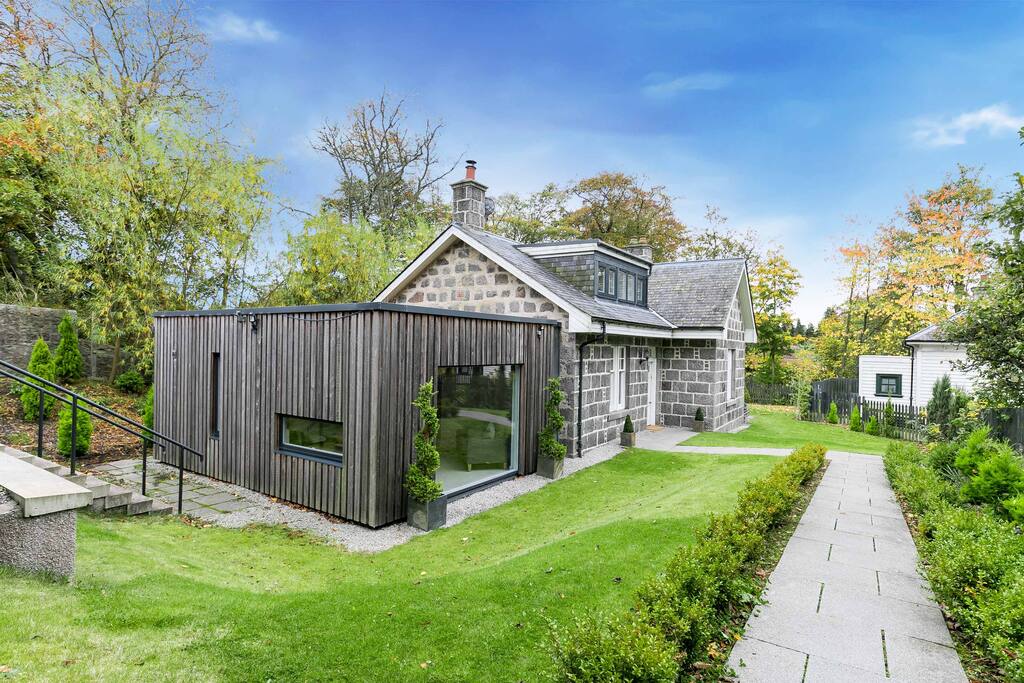 Station Masters Cottage Cottages For Rent In Aberdeen City